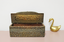 Antiek koperen bakje met Hollands tafereel. Handgemaakt vintage kaarsendoos met deksel