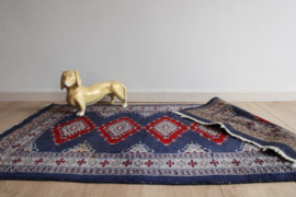 Handgeknoopt Oosters kleedje. Vintage Perzisch tapijt