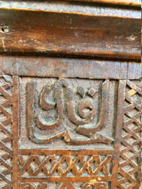 Antieke Oosterse bijzettafel met parelmoer.  Houten vintage tafeltje, Syrië?