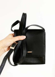 Zwart lederen schoudertas van H.J. de Rooy. Vintage crossbody handtas
