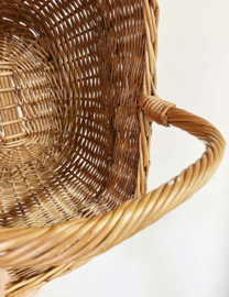 Boho rotan mandje / picknickmand. Rieten vintage mand met hengsel.