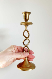 Goudkleurige vintage kandelaar. Opengewerkte messing (?) kaarsenhouder