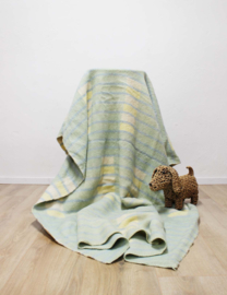 Groene wollen vintage deken. Retro sprei / plaid met geometrisch patroon