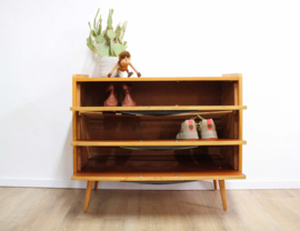 Houten vintage schoenenkast. Retro  dressoir / kast op schuine pootjes