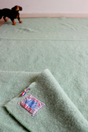 Mintgroene vintage deken. Wollen eenpersoons retro sprei - 116 x 195 cm