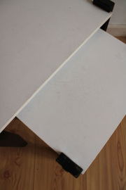 Zwart - witte vintage mimiset. Twee retro tafeltjes / nesting tables