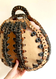 Gehaakte lederen vintage tas. Unieke handgemaakte loop leather bag.