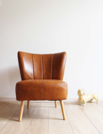 Retro cocktail fauteuil. Cognac kleurige lounge stoel