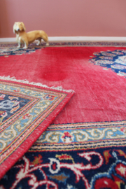 Rood vintage Oosters tapijt met bloemen, Kirman/Kerman . Handgemaakt Perzisch kleed.