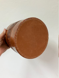 Oude tabakspot bekleed met leer. Vintage pot