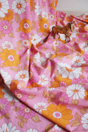 Super groot vintage laken met bloemen. Oranje / roze seventies stof / retro beddengoed
