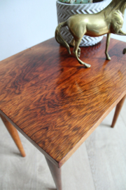 Houten vintage bijzettafeltje. Mid Century retro design tafel