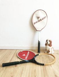 Set houten retro tennisrackets in hoes. Vintage Dunlop rackets