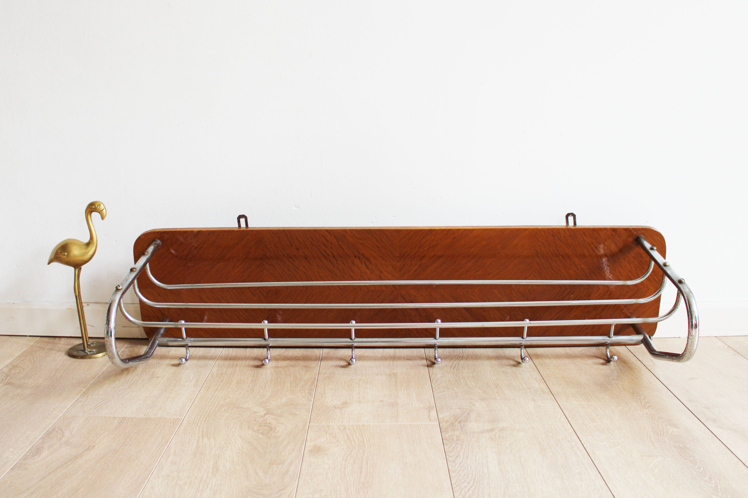Royale vintage kapstokmet hoedenplank. Retro wandkapstok