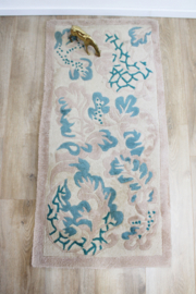 Handgemaakt vintage tapijt. Oosters vloerkleed in pasteltinten