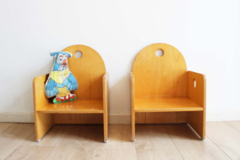 Set houten vintage schoolstoeltjes van Rolf. Retro peuter / kleuter stoel