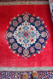 Rood vintage Oosters tapijt met bloemen, Kirman/Kerman . Handgemaakt Perzisch kleed.