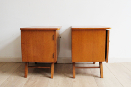 Set vintage nachtkastjes. Houten Mid Century retro kastjes