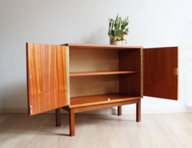 Houten mid century vintage kast. Retro design dressoirtje - teak