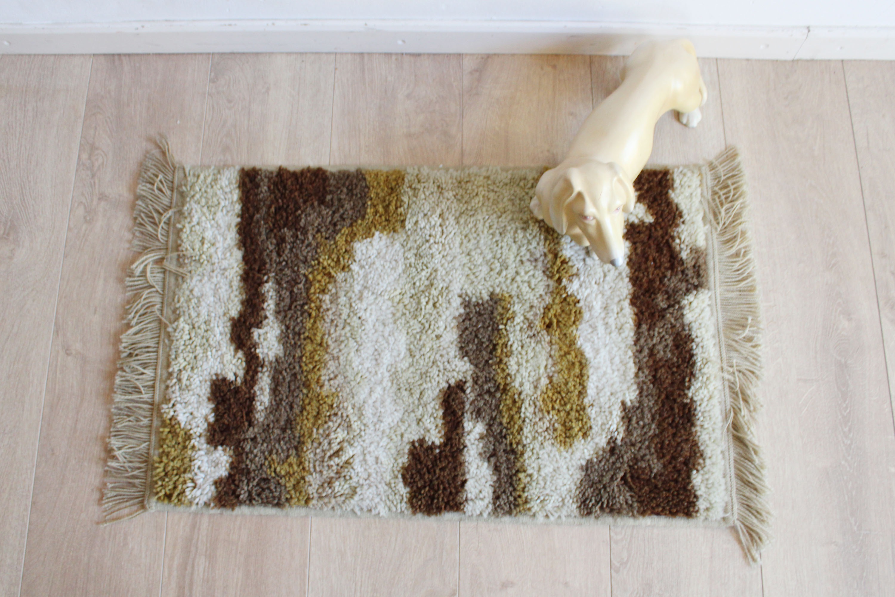 Bruin / beige vintage kleedje - Desso. Retro badmat