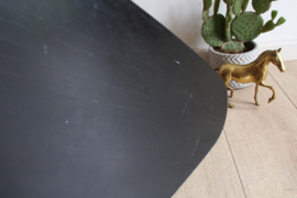 Houten vintage bijzettafel - Gelderland. Zwart retro design tafeltje
