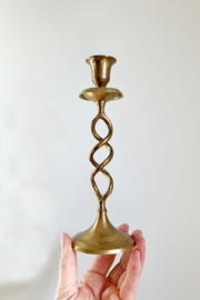 Goudkleurige vintage kandelaar. Opengewerkte messing (?) kaarsenhouder