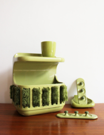 Groene vintage badkamer set. Retro toilet accessoires