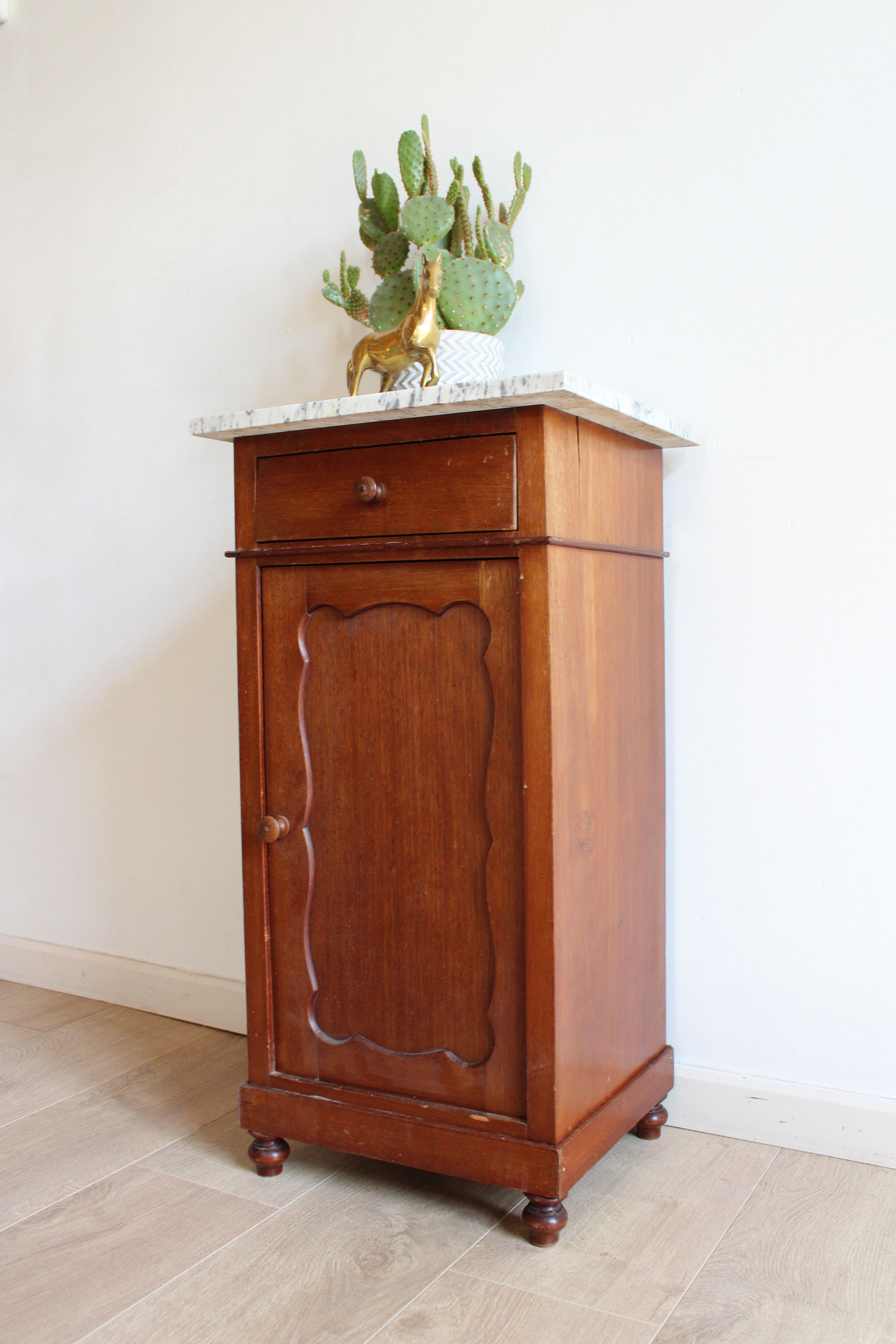 Antiek kastje met marmeren blad, Biedemeier? Houten vintage nachtkastje