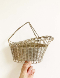 Zilverkleurige fleshouder. Vintage wijn mandje, zilver filigraan?