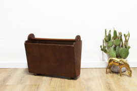Houten vintage krantenbak. Retro lectuurbak / magazine holder