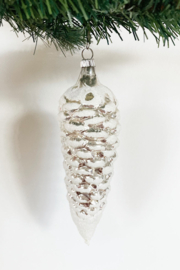 Grote glazen vintage kerstbal - dennenappel. Ziilveren kerstornament