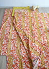 Set van 2 vintage dekbedhoezen met twee kussenslopen. Retro beddengoed
