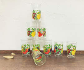 Set vintage sapglazen. 9 retro glazen met fruit decor - France.