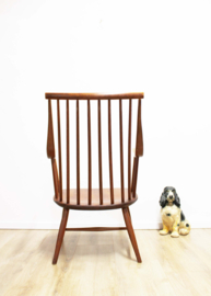 Houten vintage spijlenstoel - Lena Larsson - Nesto. Scandinavisch design stoel.