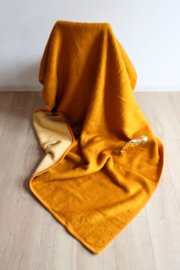 Oranje / gele retro deken van dralon. Vegan sprei/ vintage plaid