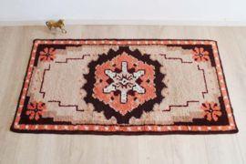 Handgemaakt boho vloerkleed, bruin zalmroze. Vintage Smyrna tapijt.