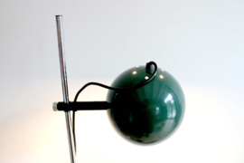 Retro design lamp met groene bol. Vintage vloerlamp, vermoedelijk Herda of Anvia?