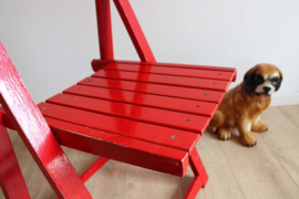 Rode vintage klapstoel. Houten retro design stoel, Trieste folding chair van Aldo Jacober?