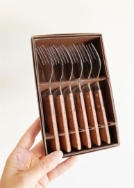 Set van 6 vintage vorken in originele doos. Retro bestek met houten handvat.