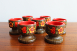 Set van 7 vintage eierdopjes. Retro eierdoppen, kunststof met hout-decor