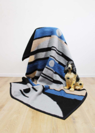 Blauw grijze retro deken van dralon. Vintage sprei / plaid met grafisch patroon