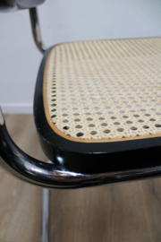 Zwarte vintage stoel - Cesca - Marcel Breuer stijl. Retro design sledestoel