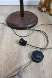 Houten vintage vloerlamp met witte kappen. Retro design lamp - Steinhauer