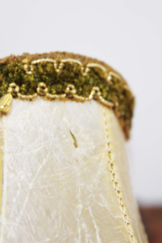 Goudkleurige tafellampje met creme kap. Vintage lamp