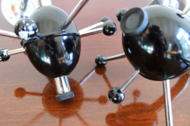 Set van 2 vintage Sputnik kapstokken. Zwarte retro design kapstokjes,  Osvaldi Borsani stijl