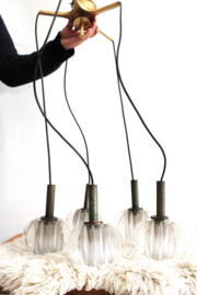 Vintage hanglamp met 5 glazen kappen. Retro design lamp, Raak?