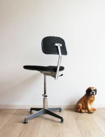Zwarte vintage bureaustoel,Stal & Stil | Scandinavisch. Retro design tekenstoel