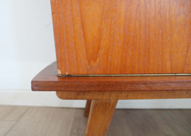 Houten vintage audiomeubel. Mid Century retro design kast / side table