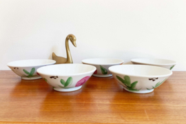 Set Chinese rijstkommen met haan decor. 5 aardewerk vintage schaaltjes /rooster bowl