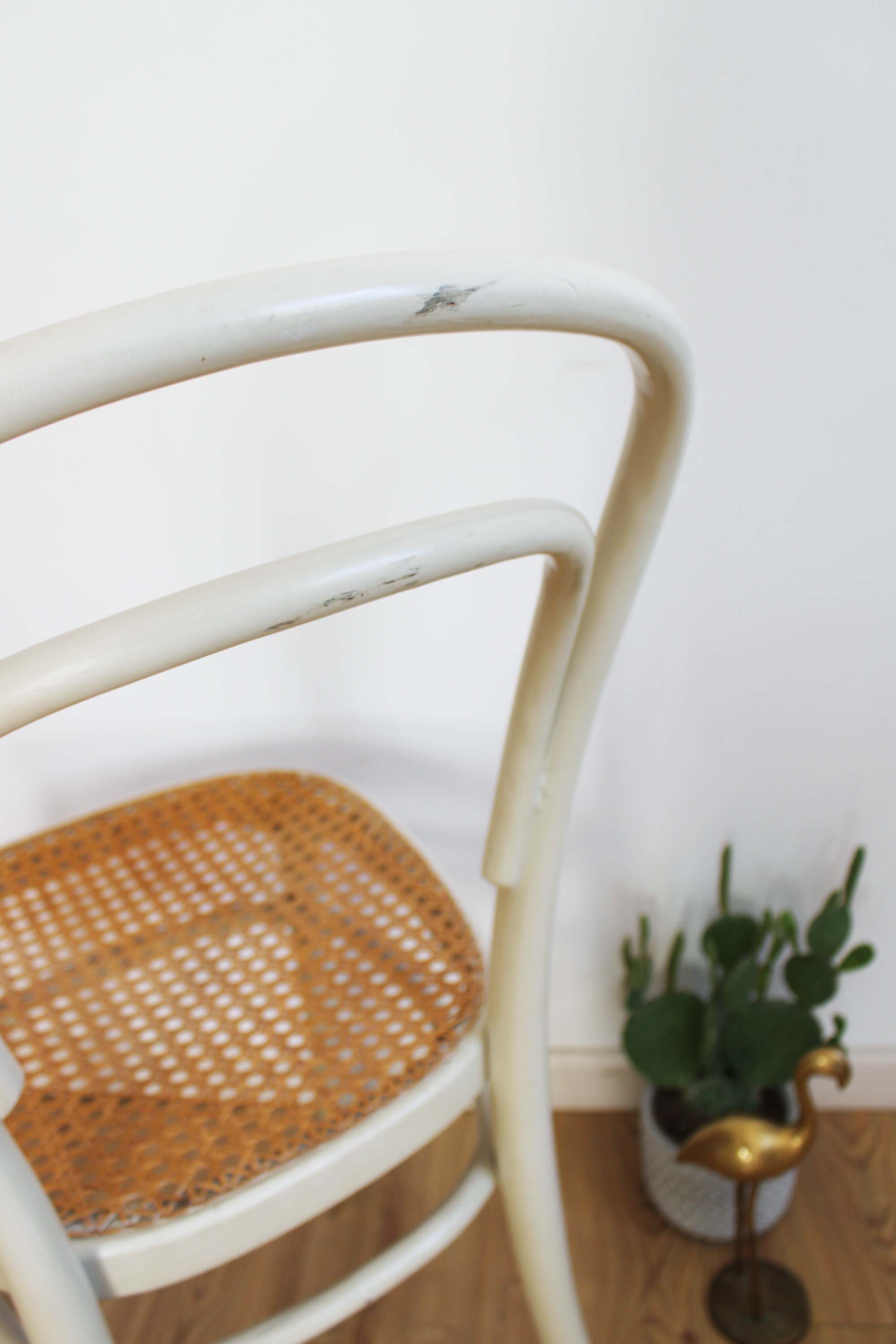 Houten vintage bistro stoel in Thonet stijl. Retro cafe stoeltje